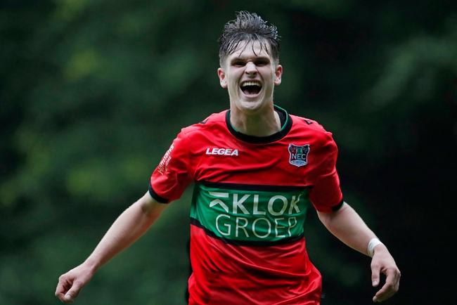 立了新的里 立了新的里